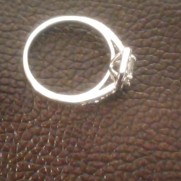 Luxury Crystal AAA Zircon Stone Ring - Size 8 - Picture 5 of 6